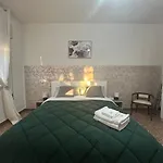 Number 3 Apt, Easy For Venice