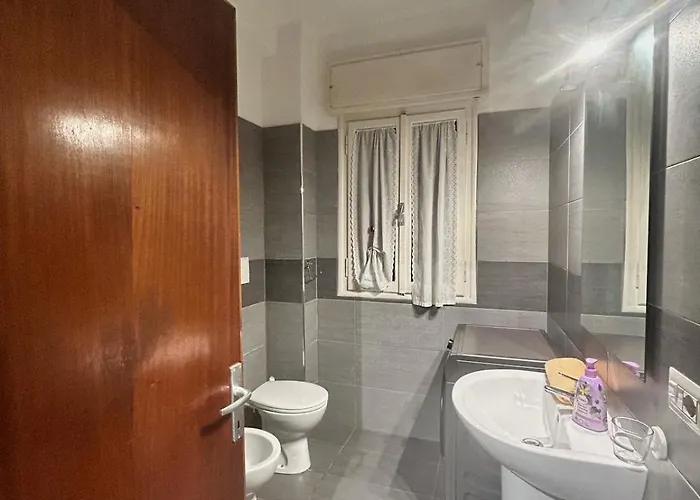 Number 3 Apt, Easy For Venice