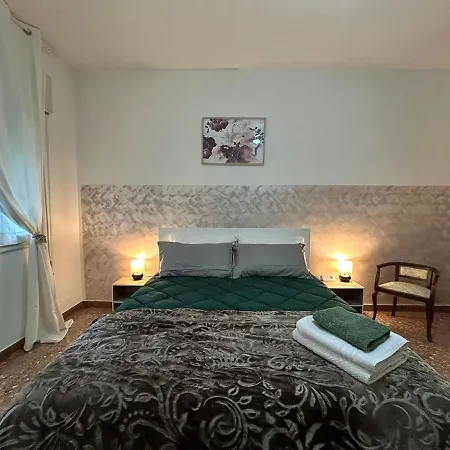 Number 3 Apt, Easy For Venice