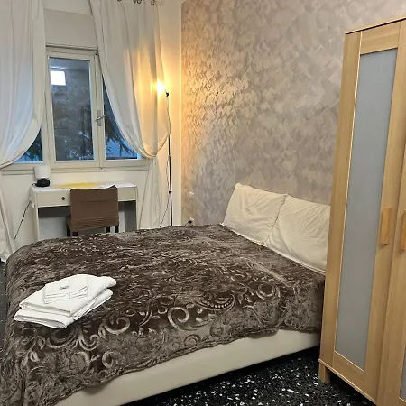 Number 3 Apt, Easy For Venice *