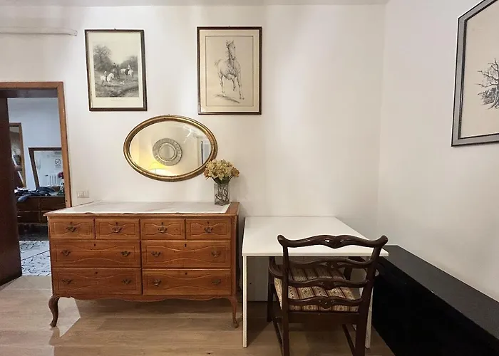 Apartment Number 3 Apt, Easy For Venice *