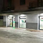 Number 3 Apt, Easy For Venice *