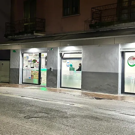 Number 3 Apt, Easy For Venice *